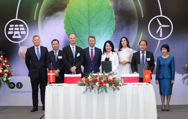 Hợp tác phát triển công nghệ điện gió ngoài khơi tại Việt Nam