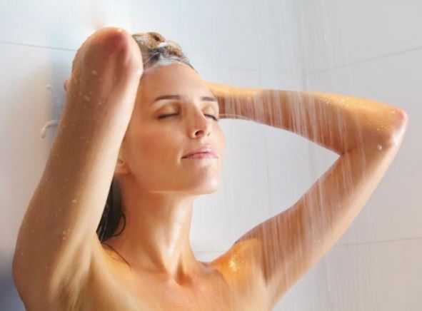 Thói quen khiến mái tóc nhuộm bị hỏng mà bạn không biết