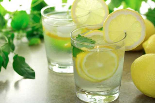 Uống nước chanh giảm cân kiểu này hại hơn "thuốc độc", 10 người thì 9 người mắc phải