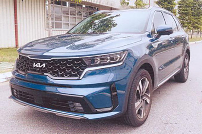 Kia Sorento HEV lộ ảnh thực tế tại Việt Nam với 2 phiên bản sắp mở bán