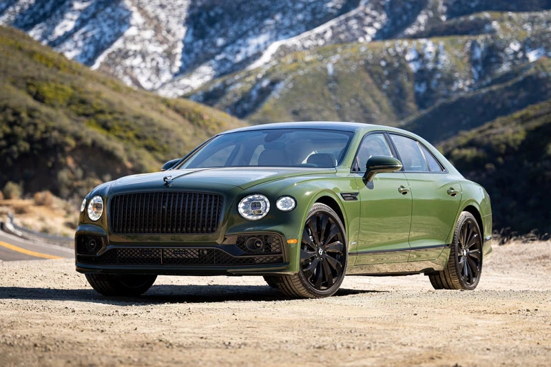 2. Bentley Flying Spur Hybrid.