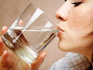 Uống nước lọc kiểu này còn "độc hơn thạch tín", nhiều người đang tự tay tàn phá cơ thể mà không biết