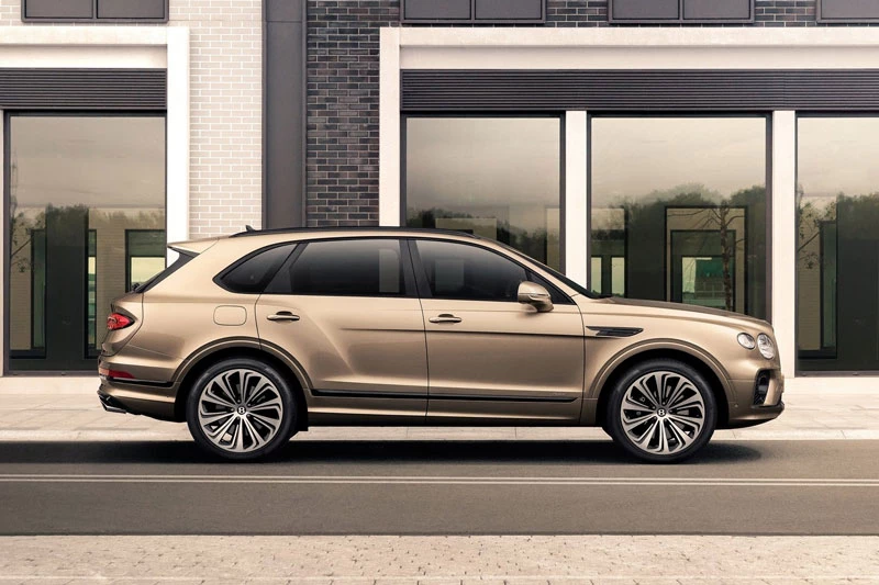 3. Bentley Bentayga Hybrid.