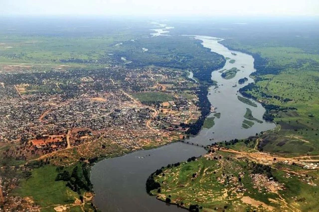 Sông Nile là con sông dài nhất châu Phi và đã từng là con sông dài nhất thế giới, sau đó bị sông Amazon soán ngôi.