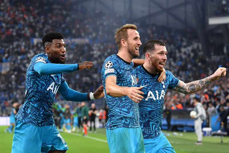 Ngược dòng trước Marseille ở phút 95, Tottenham vào vòng 1/8 với ngôi đầu