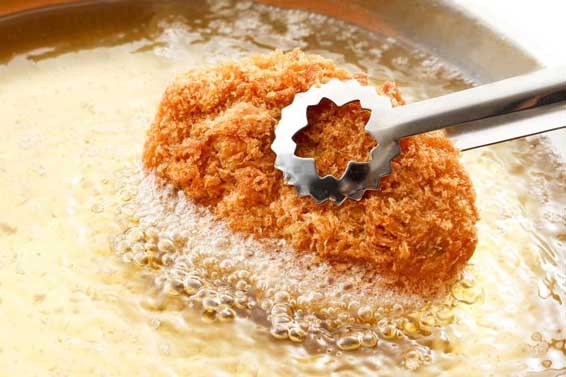 Sai lầm trong nấu nướng vô tình rước bệnh nan y vào người, 90% các bà nội trợ vẫn làm