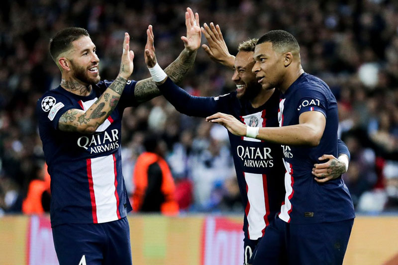 Mbappe và Messi tỏa sáng, PSG vẫn mất ngôi đầu bảng Champions League