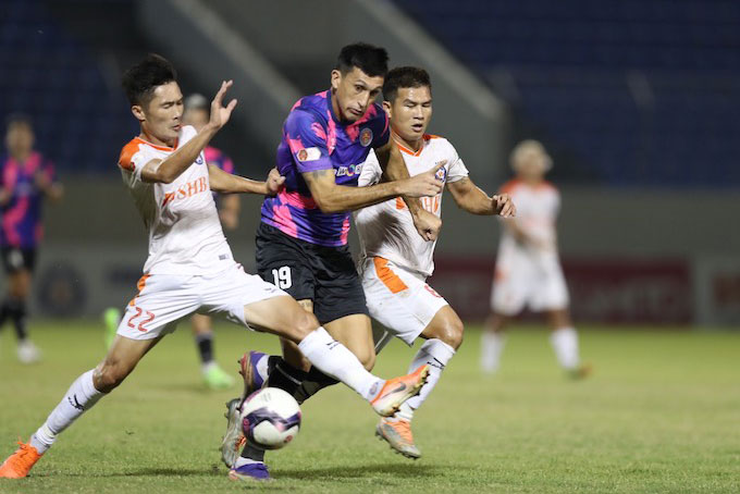 Thắng tối thiểu Sài Gòn FC, SHB Đà Nẵng thoát hiểm