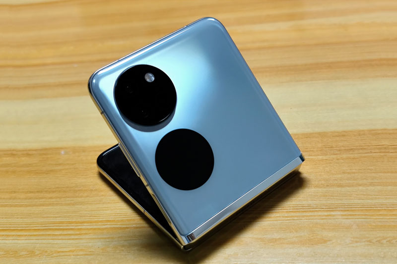 &#x1EA2;nh chi ti&#x1EBF;t smartphone m&#xE0;n h&#xEC;nh g&#x1EAD;p, chip 778G, RAM 8 GB, gi&#xE1; 20,44 tri&#x1EC7;u 