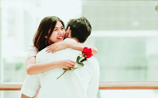 Nhận lời cầu hôn từ anh chủ phòng trọ, tôi vừa mừng vừa lo lắng