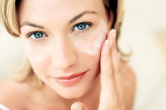 Bí quyết chăm sóc da khô bạn không bao giờ được quên