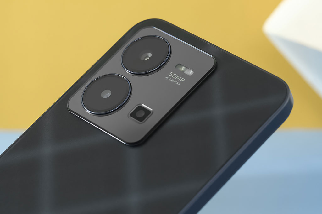 Smartphone ch&#x1ED1;ng n&#x1B0;&#x1EDB;c, RAM 8 GB, s&#x1EA1;c 44W, gi&#xE1; 6,99 tri&#x1EC7;u t&#x1EA1;i Vi&#x1EC7;t Nam