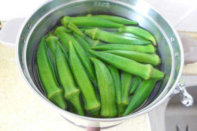 Luộc đậu bắp chỉ cần làm theo cách này hết sạch nhớt, ngon tuyệt