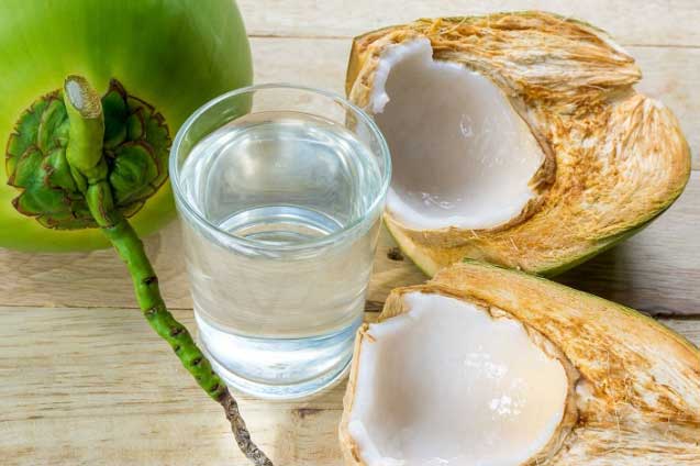 Uống nước dừa kiểu này tưởng bổ nhưng lại cực hại sức khỏe, đặc biệt là điều số 3