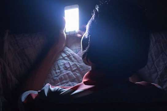 3 thói quen trước khi đi ngủ hại hơn thức khuya trăm lần, hàng triệu người Việt thường làm
