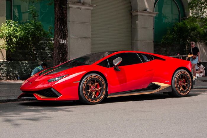 Cận cảnh siêu xe Lamborghini Huracan với ngoại thất Iron Man tại Việt Nam