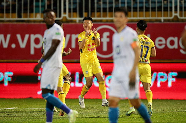 Thắng thuyết phục Nam Định, HAGL sớm trụ hạng trước 3 vòng đấu