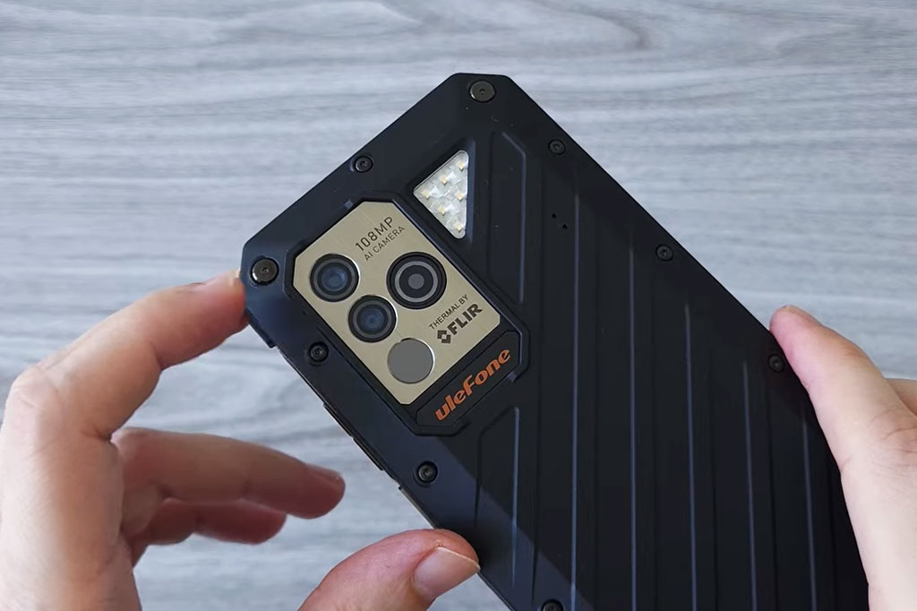 Smartphone 5G, ch&#x1ED1;ng n&#x1B0;&#x1EDB;c, RAM 12 GB, pin 9.600 mAh, s&#x1EA1;c si&#xEA;u t&#x1ED1;c, gi&#xE1; 12,42 tri&#x1EC7;u 