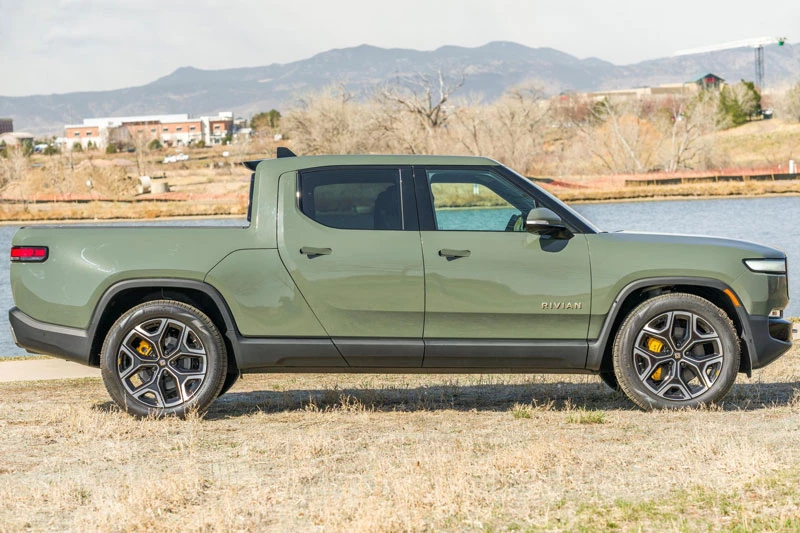 8. Rivian R1T Launch Edition (công suất tối đa: 835 mã lực).