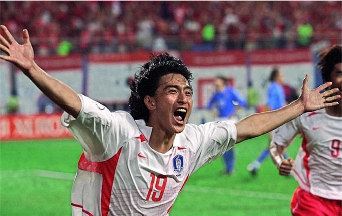 Ahn Jung Hwan ghi bàn thắng vào cho Hàn Quốc trước Italia 
