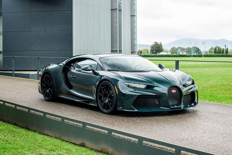 Cận cảnh Bugatti Chiron thứ 400 xuất xưởng sở hữu màu sơn đặc biệt