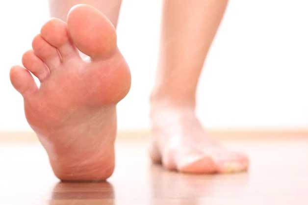 Nhìn xuống bàn chân thấy 3 điểm đầu tiên sức khỏe tốt sống thọ, 2 điểm sau cùng nhiều bệnh tật, dễ đoản mệnh