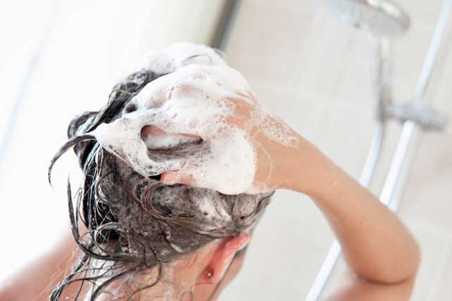 Cảnh báo: 5 chất độc có trong dầu gội, sữa tắm có thể gây rối loạn nội tiết, ung thư