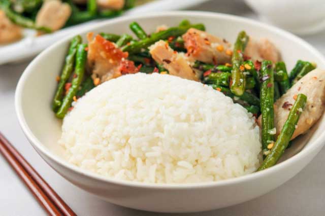 Điều gì xảy ra với cơ thể khi bạn ngừng ăn cơm và các món chứa tinh bột khác?