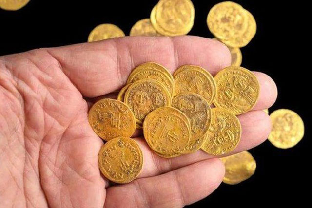 Hé lộ kho báu vàng ròng 1.400 năm ở Israel