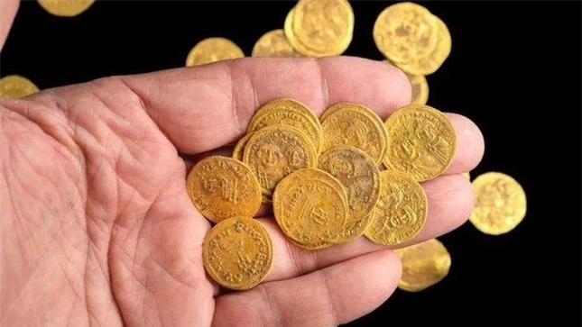 Hé lộ kho báu vàng ròng 1.400 năm ở Israel ảnh 1