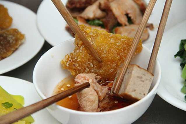 5 thói quen ăn cơm nguy hiểm của người Việt "rước" đủ thứ bệnh cho cả nhà