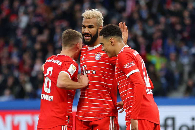 Choupo-Moting lập cú đúp, Bayern chiếm ngôi đầu BXH Bundesliga