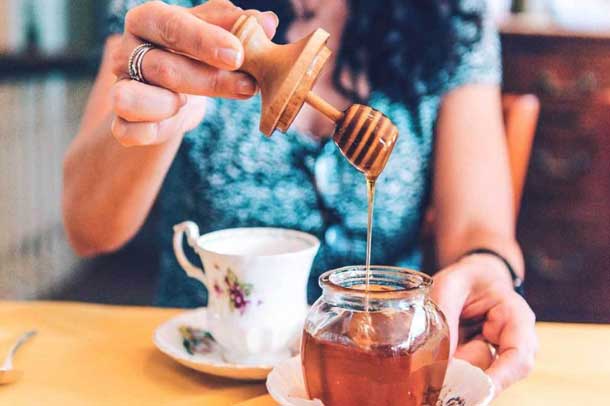 3 khung giờ vàng uống nước mật ong ấm giúp rửa sạch dạ dày, da dẻ hồng hào dáng đẹp như gái đôi mươi