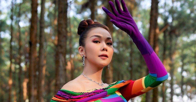 Thanh Hằng xứng danh 'chị đại' với phong thái đỉnh cao khi làm vedette