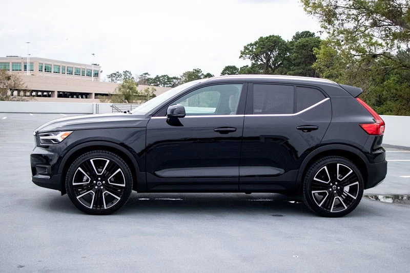 7. Volvo XC40 (giá khởi điểm: 35.100 USD).