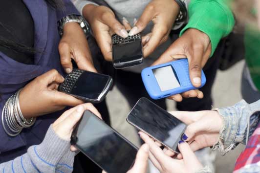 5 thói quen sử dụng điện thoại tưởng vô hại nhưng lại phá hủy sức khỏe khủng khiếp