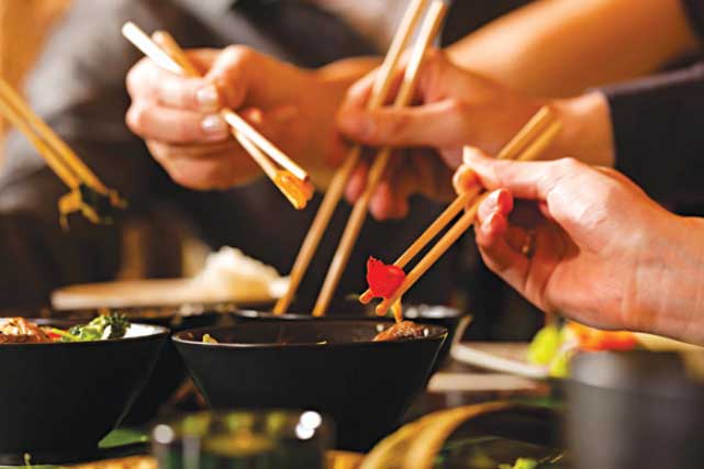 70% người Việt nhiễm một loại vi khuẩn nguy hiểm: 3 thói quen tai hại khi ăn làm mầm bệnh lây lan nhanh