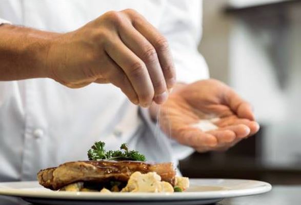 5 tác hại nghiêm trọng khi ăn mặn