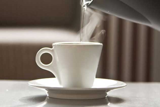 Mỗi sáng uống 1 ly nước ấm khi đói bụng, bạn sẽ thấy điều bất ngờ xảy ra