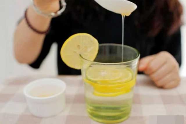 Khoa học chứng minh: "Khung giờ vàng" uống 1 cốc chanh mật ong ấm giúp kéo dài tuổi thọ