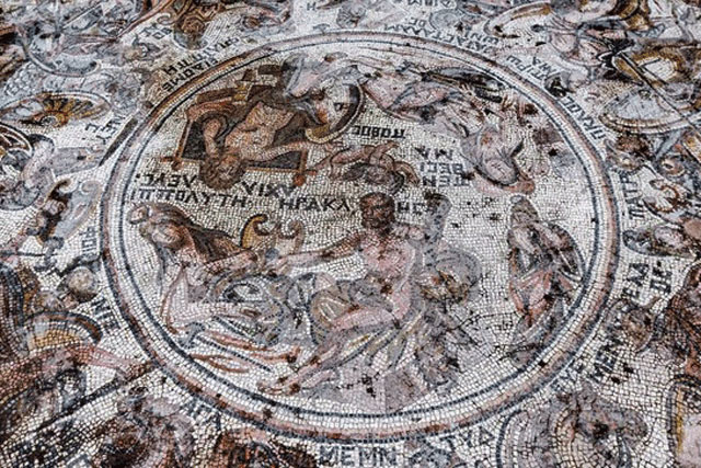 Khai quật bức tranh khảm 1.600 năm tuổi của Hercules và 40 tình nhân của Neptune