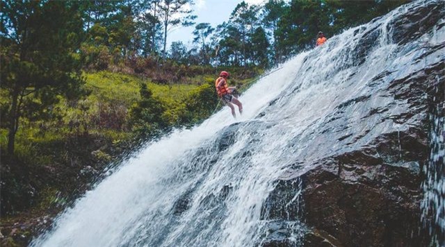 10 trải nghiệm khám phá tuyệt nhất ở Việt Nam: Số 6 cực phê song không dành cho ai yếu tim - Ảnh 3.