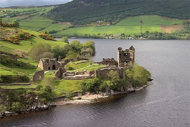Hồ Loch Ness đ&atilde; trở th&agrave;nh địa điểm du lịch nổi tiếng. &nbsp;