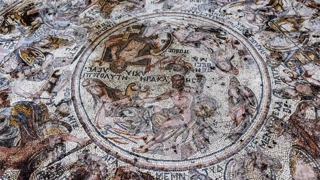 Khai quật bức tranh khảm 1.600 năm tuổi của Hercules và 40 tình nhân của Neptune ảnh 1