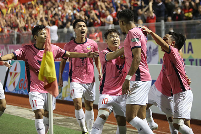 Hồng Lĩnh Hà Tĩnh cầm chân HAGL, vẫn nơm nớp ở cuộc chiến trụ hạng