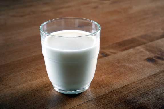 Uống 1 cốc sữa vào thời điểm vàng này giúp tăng "gấp đôi canxi", cả người lớn và trẻ nhỏ đều nên áp dụng