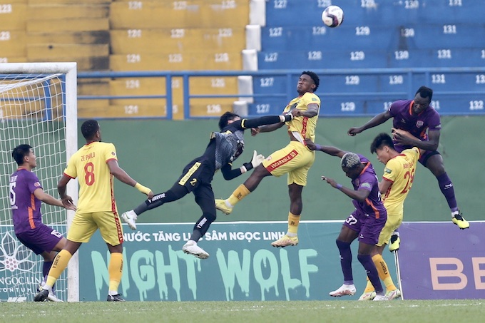 B.Bình Dương ngược dòng ngoạn mục trước Thanh Hoá