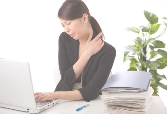 Thói quen khiến bạn chưa già đã bị đau lưng