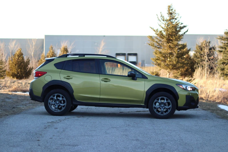 10. Subaru Crosstrek (13.635 chiếc).