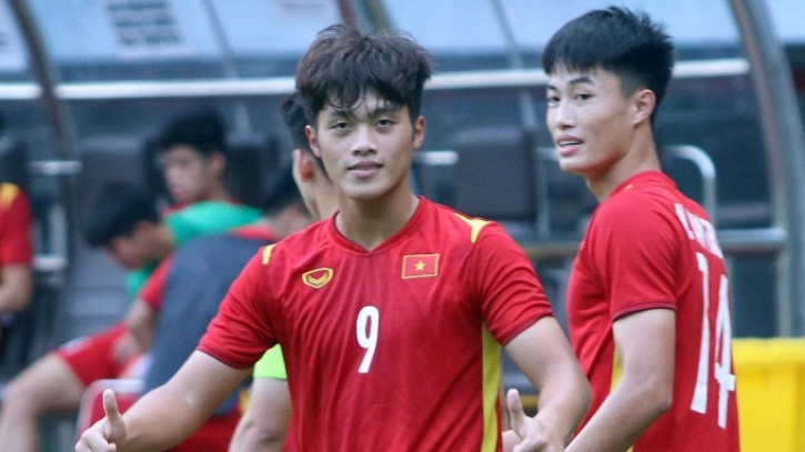 Danh sách ĐT Việt Nam dự AFF Cup 2022 chưa tỏ, “ngoài ngõ” đã thông